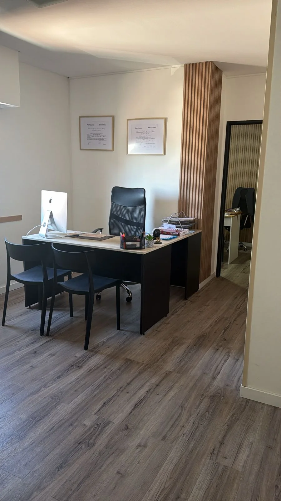 Recepción y espacio de atención del Estudio Jurídico Méndez Acosta